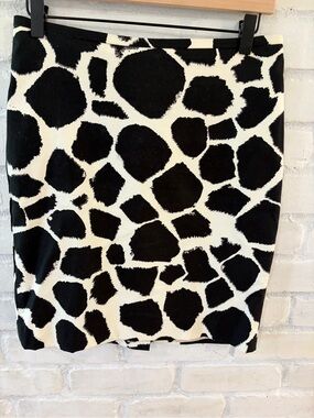 Ann Taylor LOFT Petite Giraffe Print Pencil Skirt (B4)